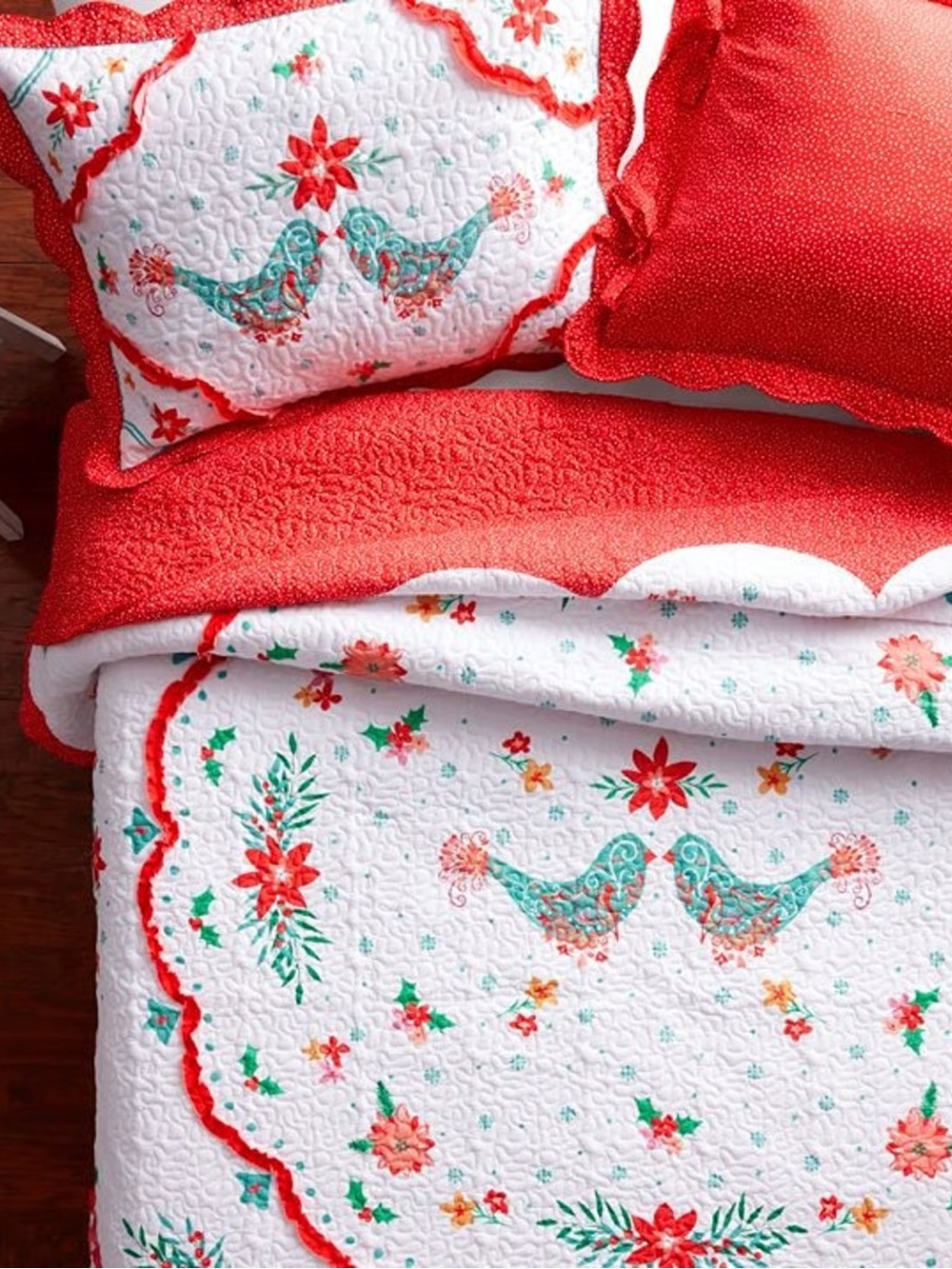 The Pioneer Woman Mazie Bird Quilt & Sham Full/Queen size 3 piece Set.
